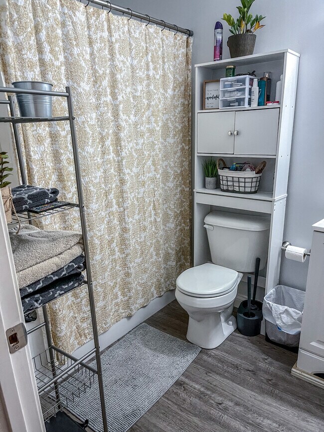 Building Photo - 11 N Miami St