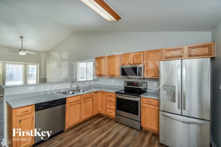 Building Photo - 6216 Gossamer St