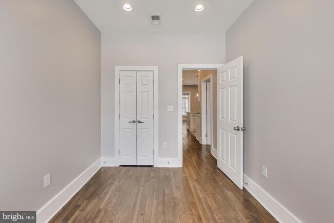 Building Photo - 1220 19th St NE