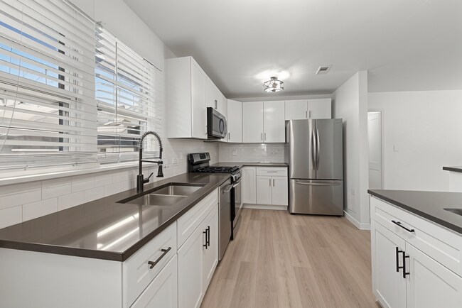 Building Photo - Newly Renovated Home - Steps Away from KU Med