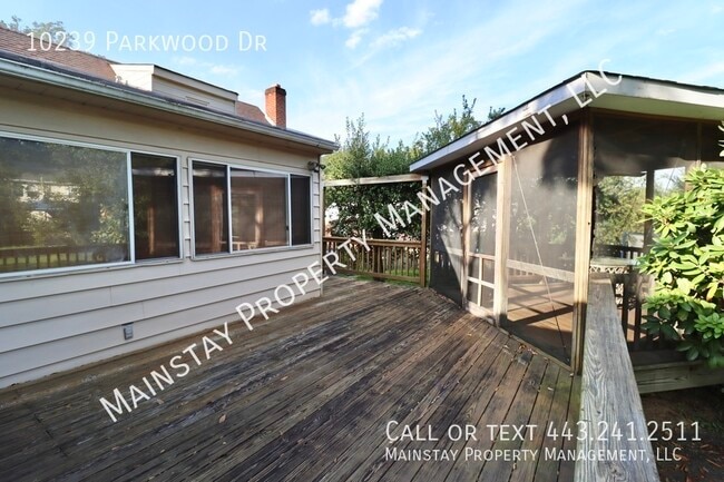 Building Photo - 10239 Parkwood Dr