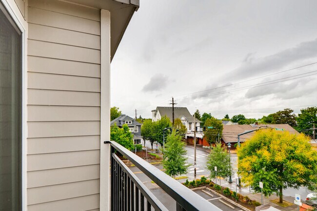 Building Photo - 4950 NE 7th Ave