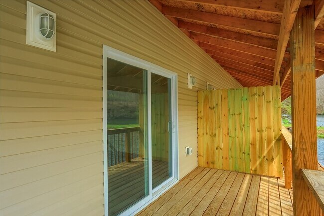 Building Photo - 153 Kathleen Dr