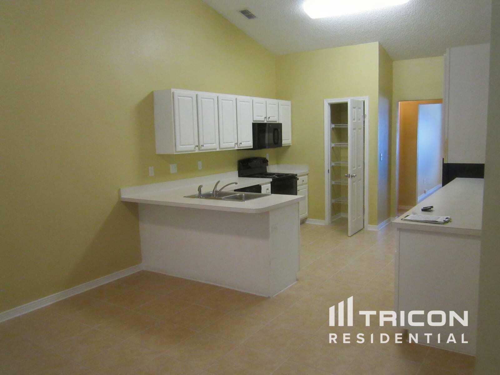 Building Photo - 1267 Summit Oaks Dr E