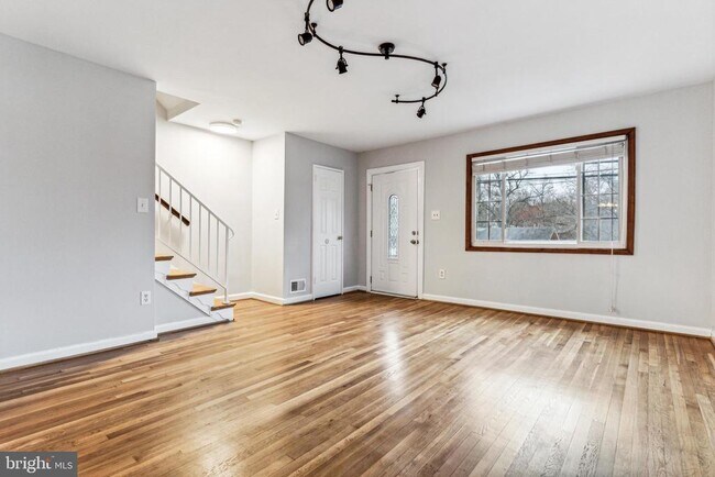 Building Photo - 40 W Taylor Run Pkwy