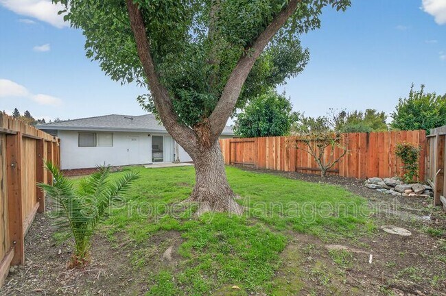 Building Photo - 728 Clipper Way