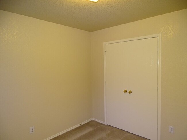 Building Photo - 6046 Mountain Meadow