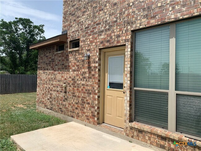 Building Photo - 201 Anne Louise Dr