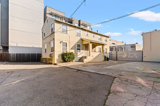 Building Photo - Utilities Included! Bright 2nd Floor Studio in Mosswood Vintage Building