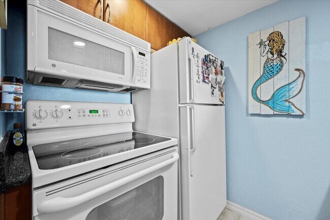 Building Photo - 2560 S Ocean Blvd