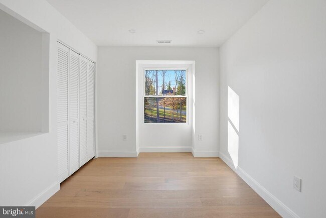 Building Photo - 10704 Howerton Ave