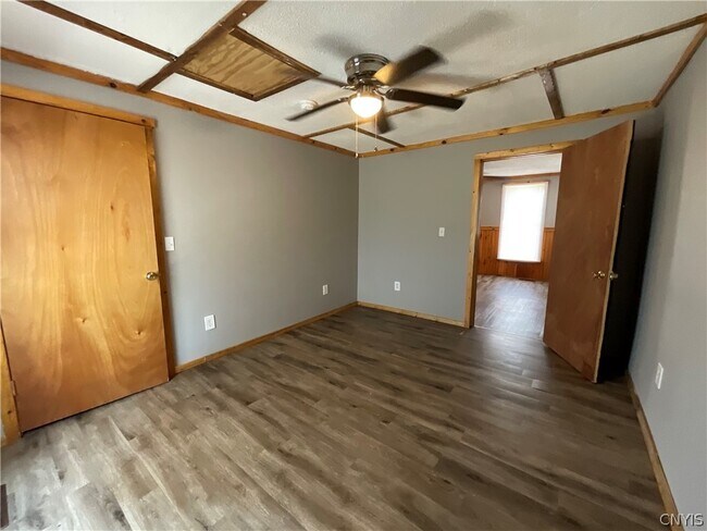 Building Photo - 377 W Main St