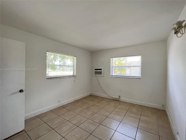 Building Photo - 4340 NW 21st Ave