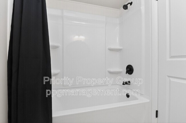 Building Photo - 4601 Coronado Dr