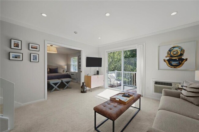 Building Photo - 364 Bellevue Ave