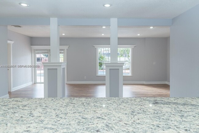 Building Photo - 5520 Hayes St