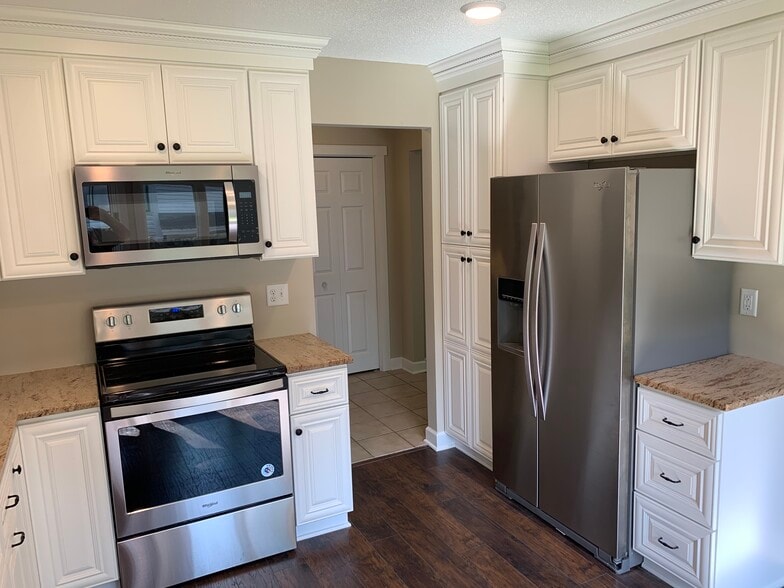 Building Photo - 810 73rd Way