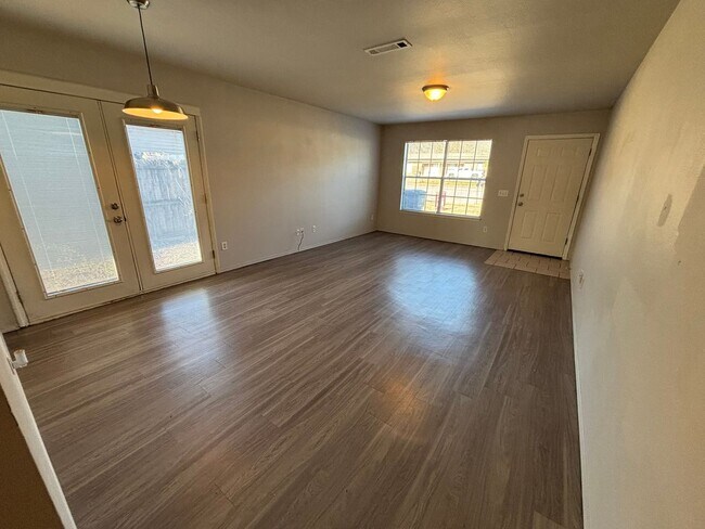 Building Photo - 1673-1675 E. Evalyn Circle