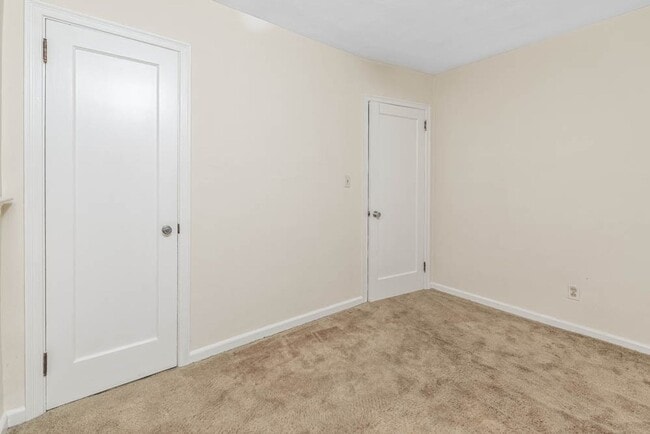Building Photo - Cozy Brick Ranch in Norfolk