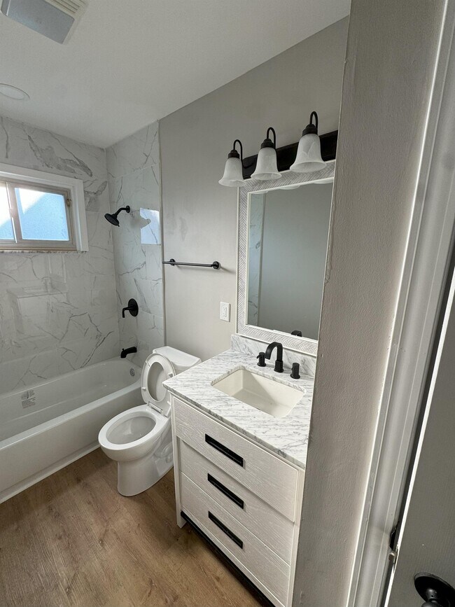 Building Photo - 1154 W 37th St