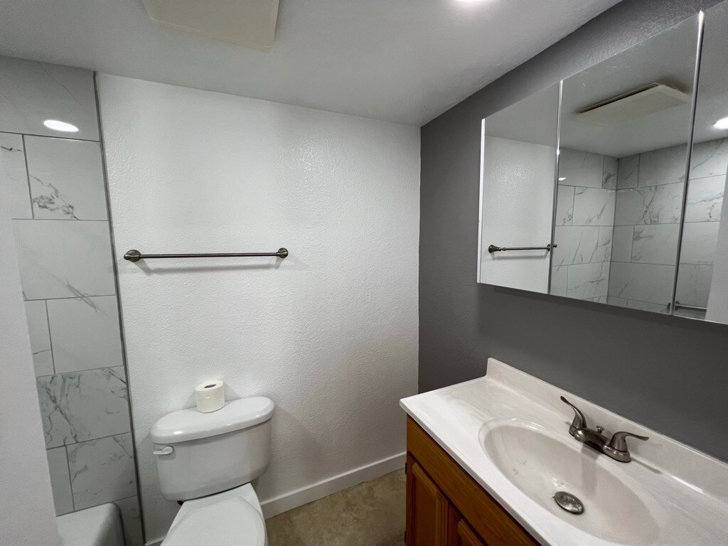 Building Photo - 2227 Canyon Blvd