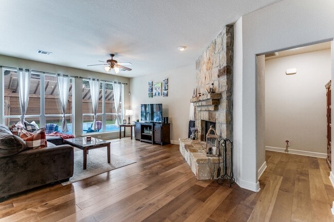 Building Photo - GORGEOUS HOME IN BELTERRA WITH SPARKLING POOL & SERVICE INCLUDED