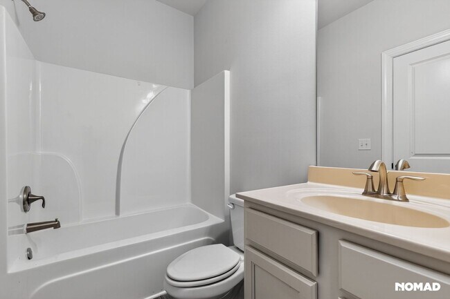 Building Photo - Spacious 5BR House in Buford