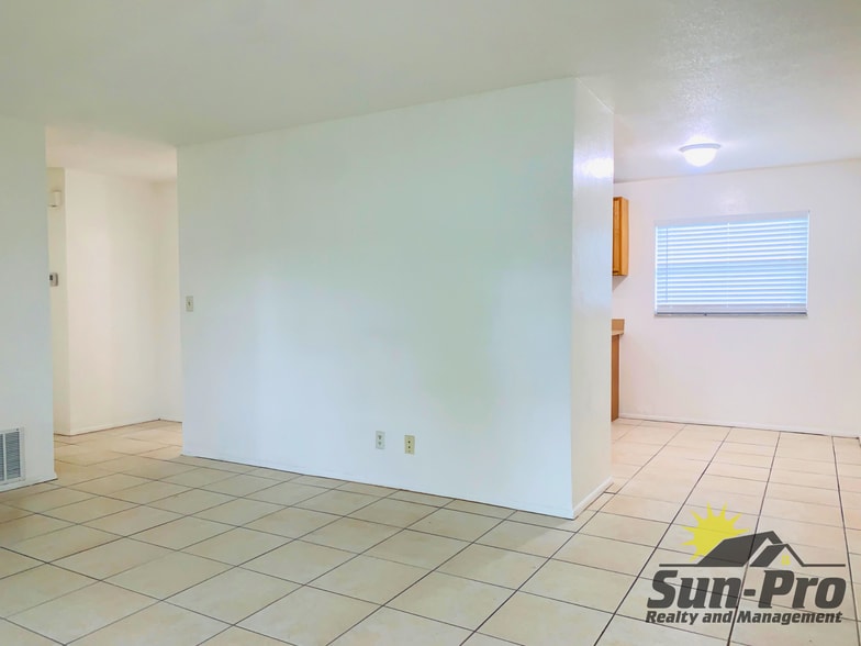 Building Photo - 1965 Nelson Ave