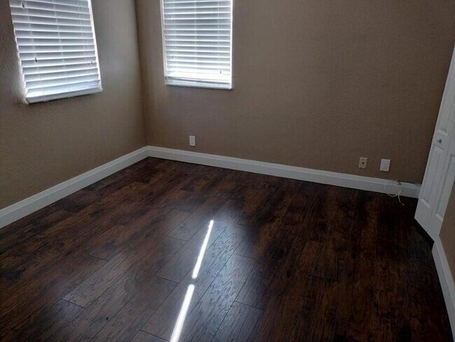 Building Photo - 5671 Sunberry Cir