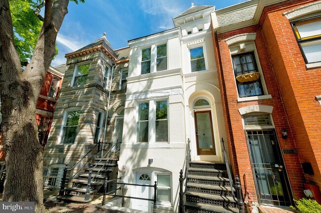 Building Photo - 1214 Linden Pl NE