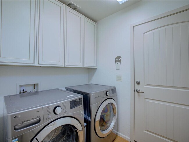 Building Photo - 10570 E Eleanor Maldonado Pl