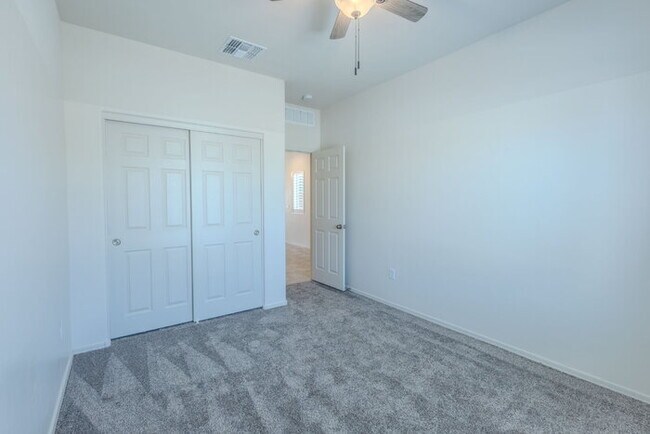 Building Photo - Rancho Sahuarita