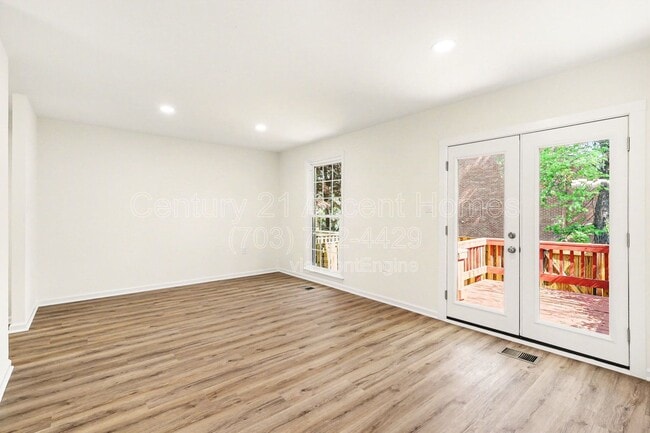 Building Photo - 7245 Reservoir Rd