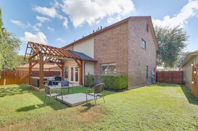 Building Photo - 1122 Gruene Rd