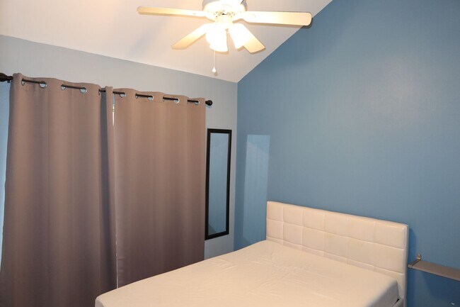 Building Photo - PEARL WEST CAMPUS - LOFTED 2BD / 1 BA - GATED - COVERED PARKING - WATER PAID