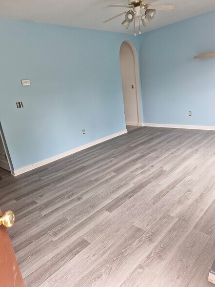 Building Photo - 102 Milford Ter