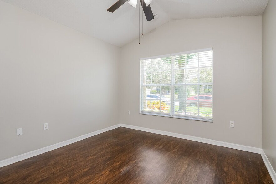 Building Photo - 1320 Creekview Ct