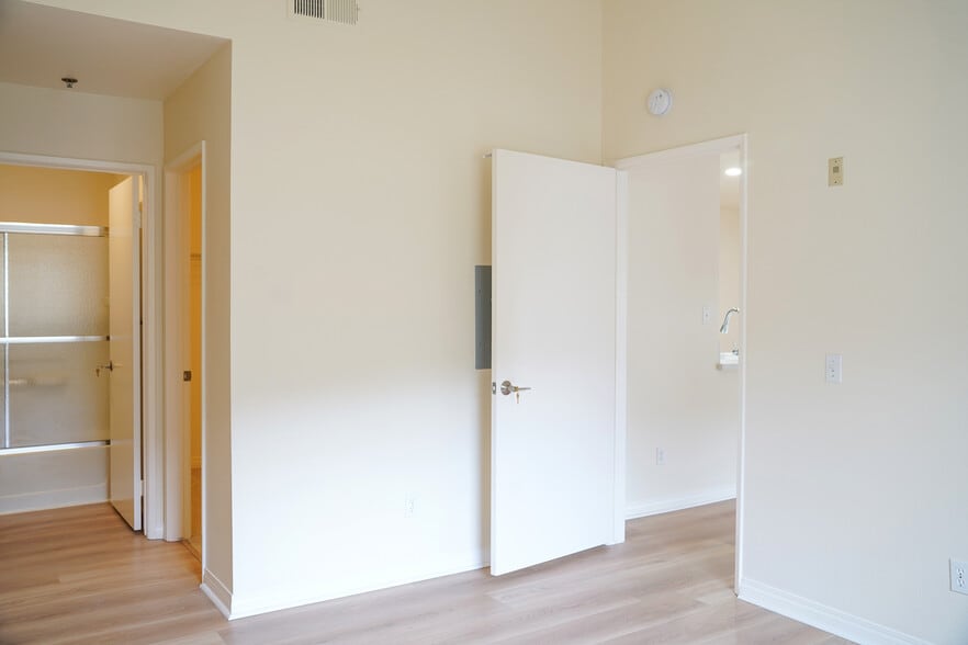 Building Photo - 17161 Alva Rd