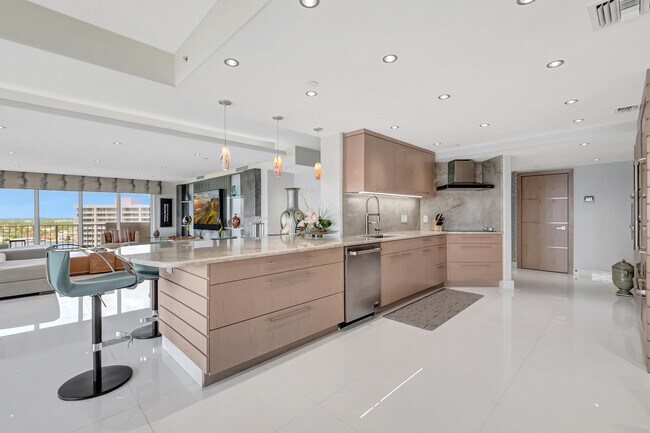 Building Photo - 4301 N Ocean Blvd