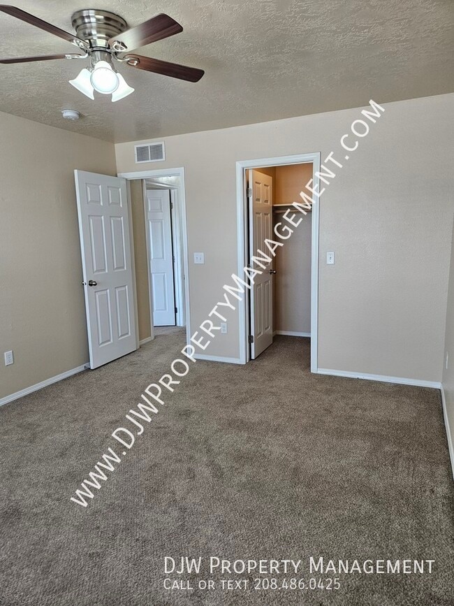 Building Photo - 4665 N Beaham Ave