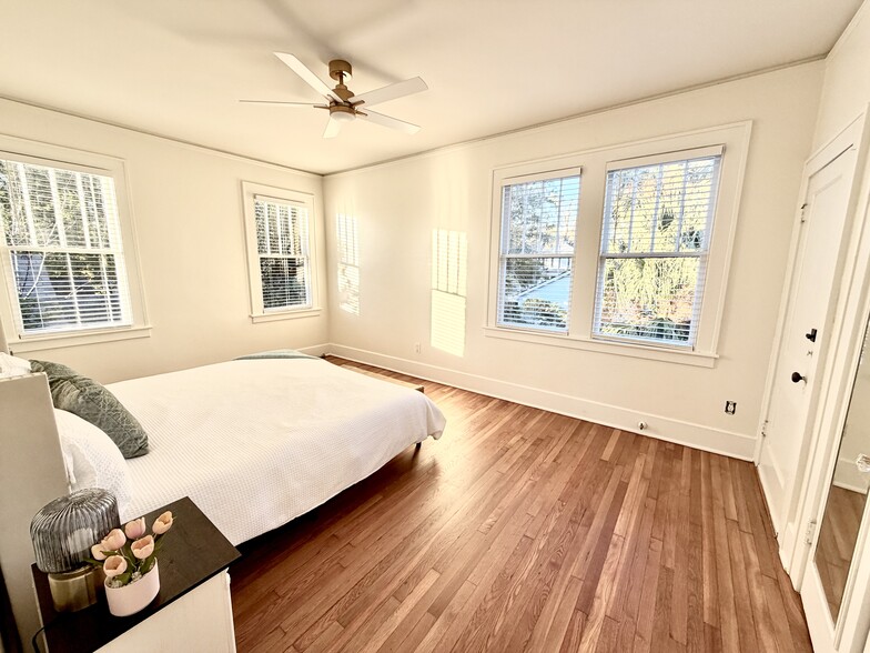 Building Photo - 726 E 40th St