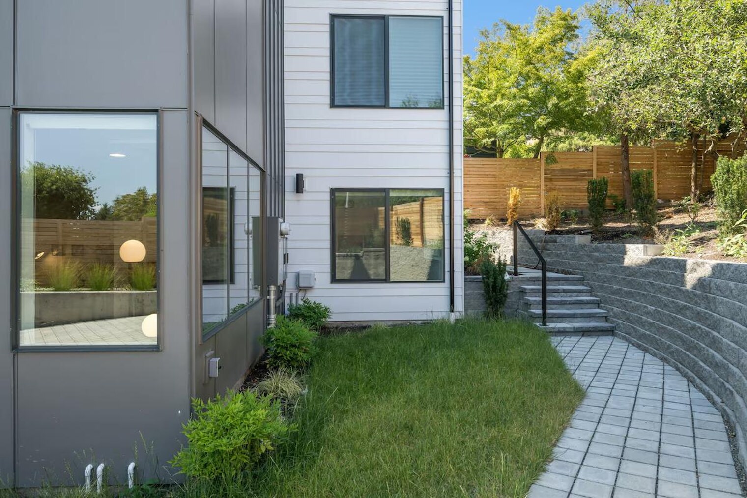 Building Photo - 5300 NE 67th St