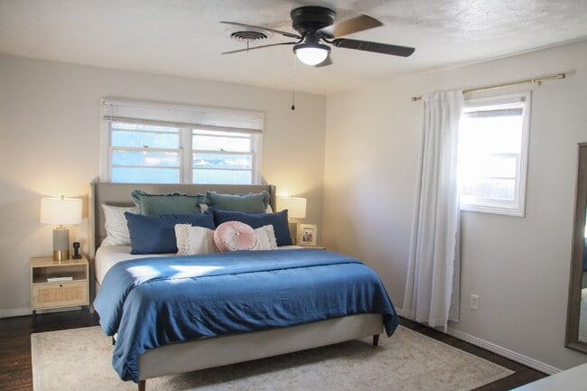 Building Photo - Large Updated Home!