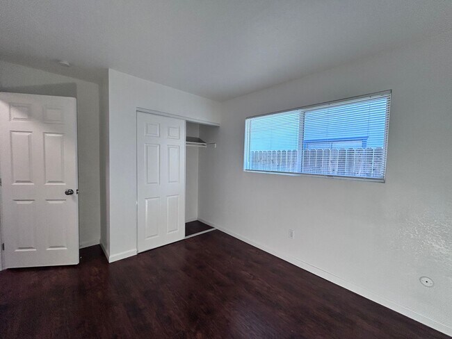 Building Photo - 3148-3150 Laurelhurst Drive
