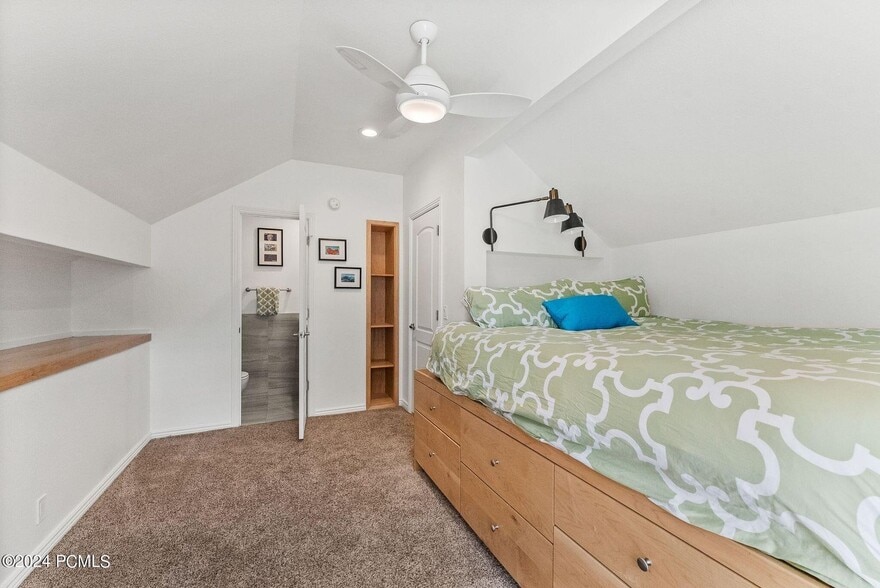 ensuite 1/2 bath - 36 Racquet Club Dr