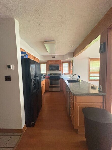 Building Photo - 37 Skyview Dr