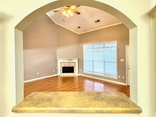 Building Photo - Spacious 3-bedroom. 2.5 bath in Cordova with 2 loft spaces.