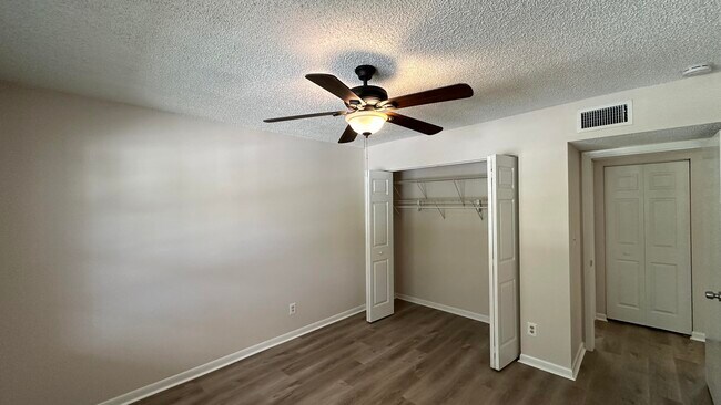 Building Photo - 905 Southridge Rd