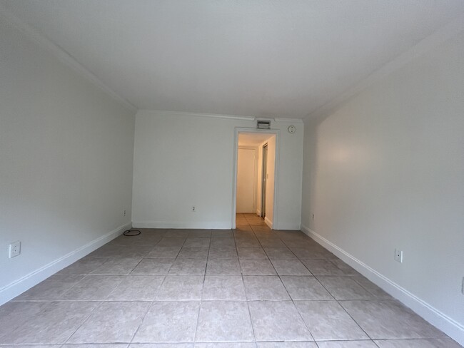 Building Photo - 4354 NW 9th Ave