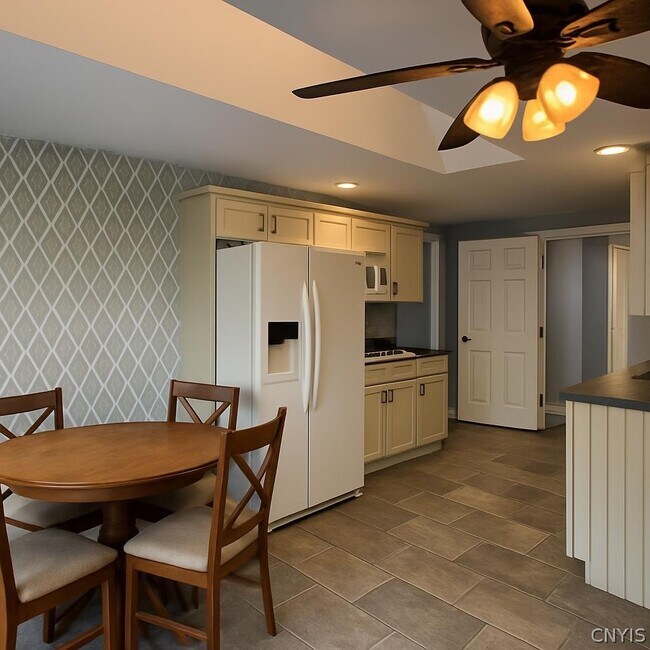 Building Photo - 7420 Mapleview Rd